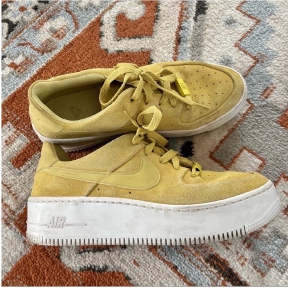Nike AF1s midform yellow - Picture 6 of 8